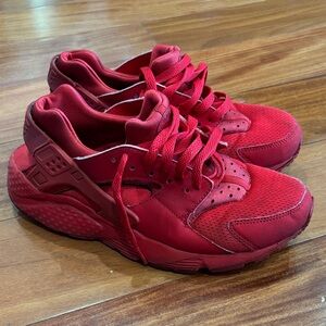 Nike Huruache Bright Red Kids' Lightweight Athletic Sneakers size 7Y
